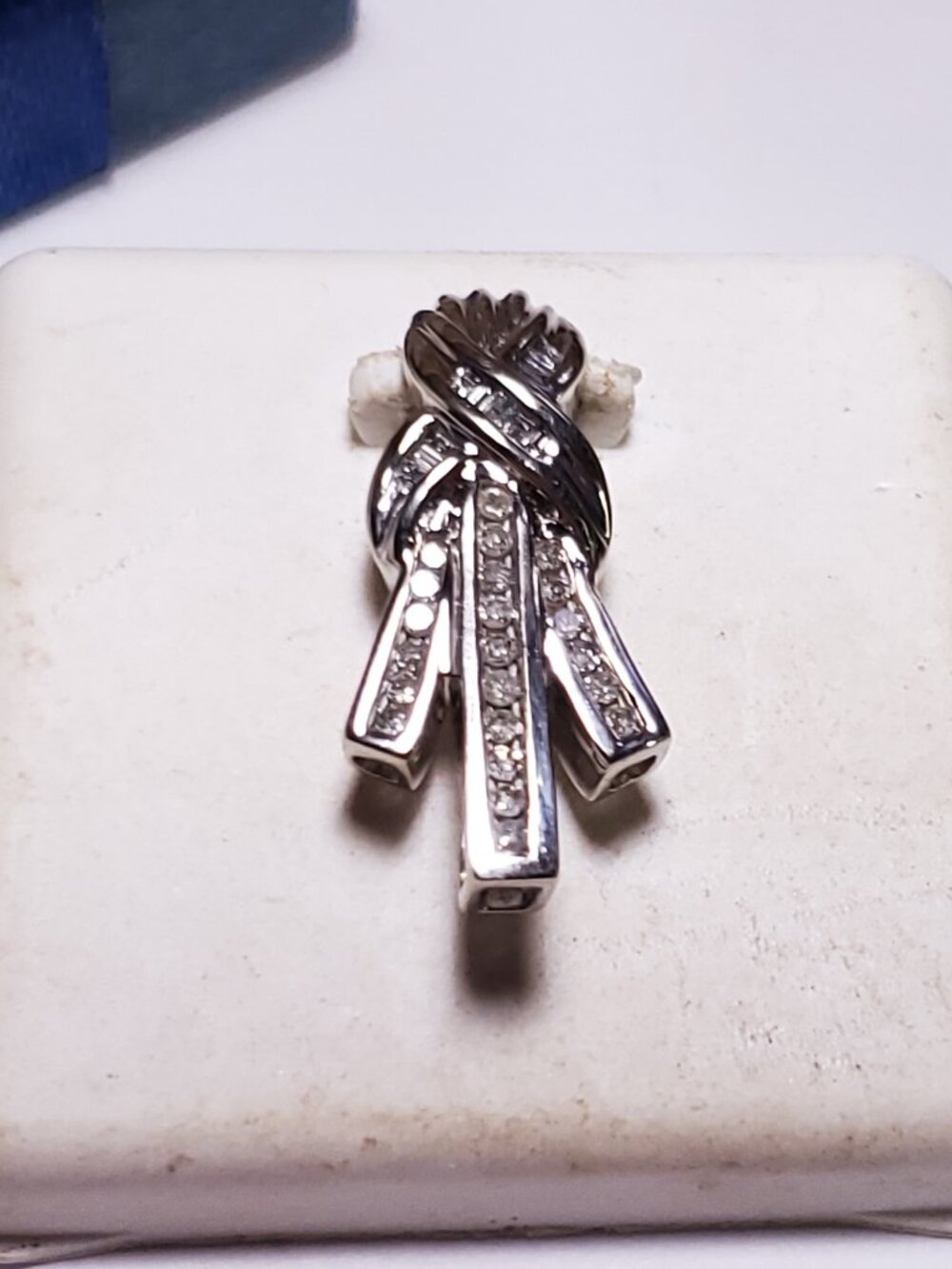 Estate .25ctw Natural Rd&Baguette Diamond dual bail 10Kt WG channel Pendant24641